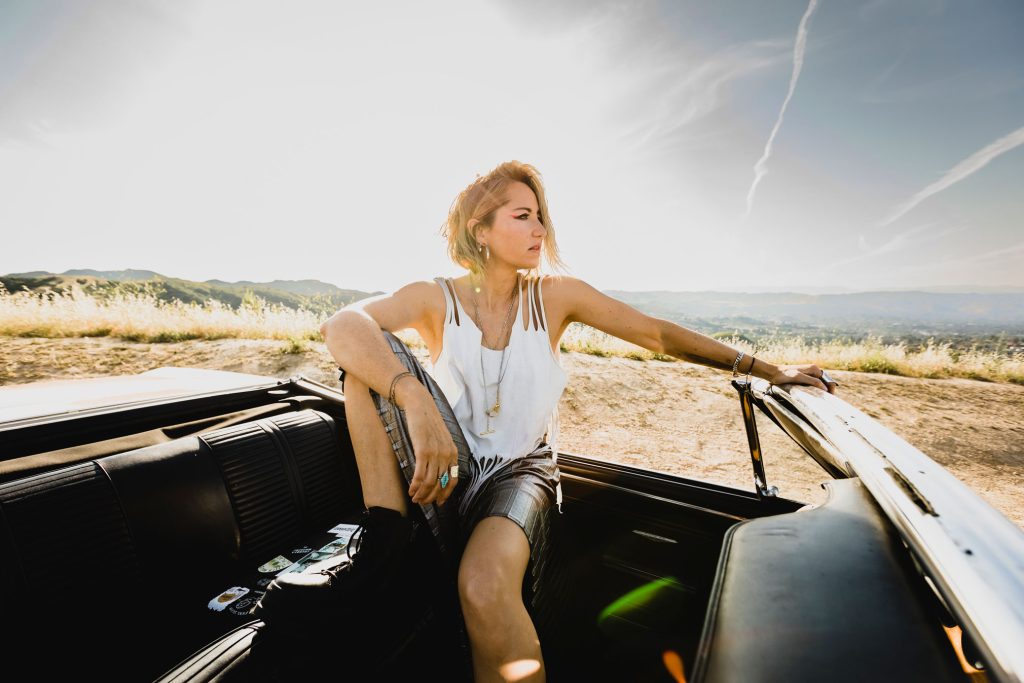 Photo of KT Tunstall in a convertible car