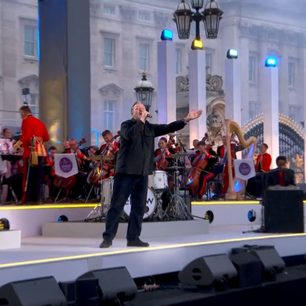 PLATINUM PARTY AT THE PALACE WATCH AGAIN elbow